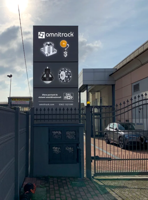 Omnitrack entrance totem sign design